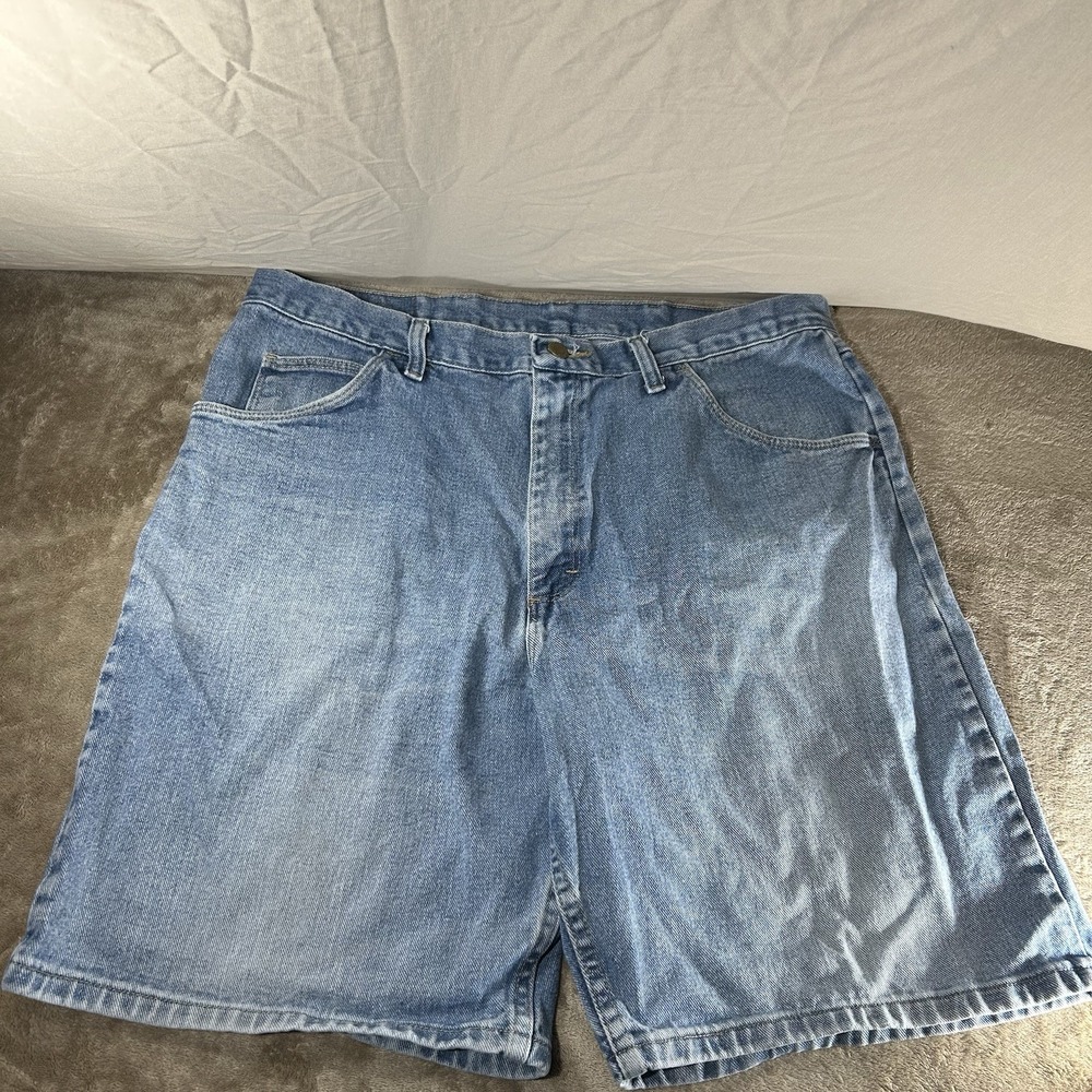 Wrangler Men's Denim Shorts Size 38 Relaxed Fit Light Wash 606W1DH